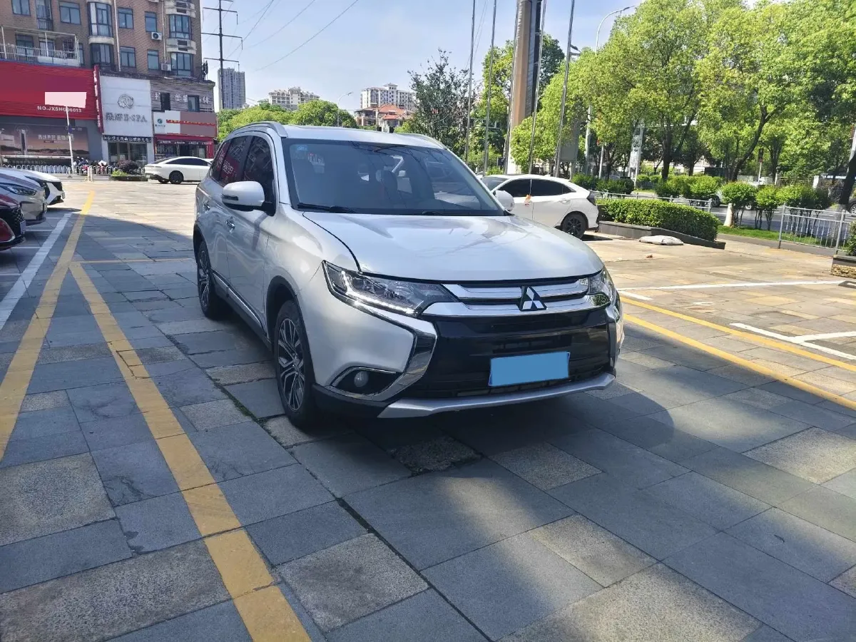 2018 Mitsubishi Outlander 2.4L 192HP L4 CVT,autocango,china used car exporter,china ev exporter,chinese used car exporter,chinese used ev exporter