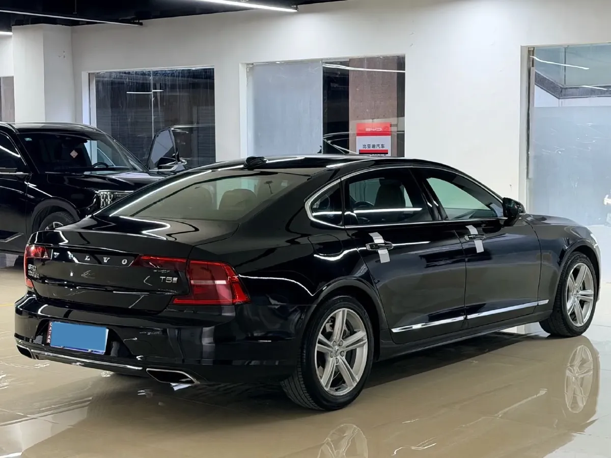 2020 Volvo S90 2.0T 254HP L4 8AT,autocango,china used car exporter,china ev exporter,chinese used car exporter,chinese used ev exporter