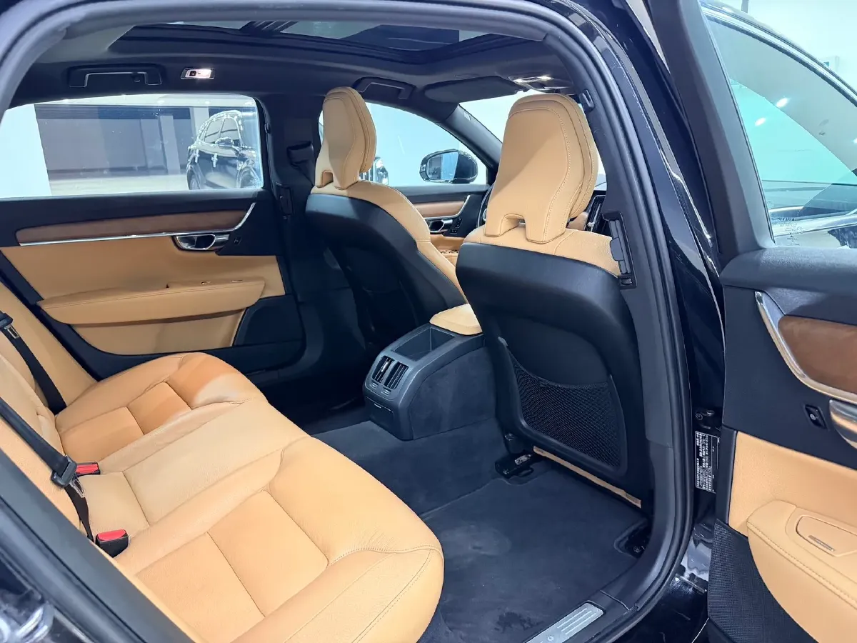 2020 Volvo S90 2.0T 254HP L4 8AT,autocango,china used car exporter,china ev exporter,chinese used car exporter,chinese used ev exporter