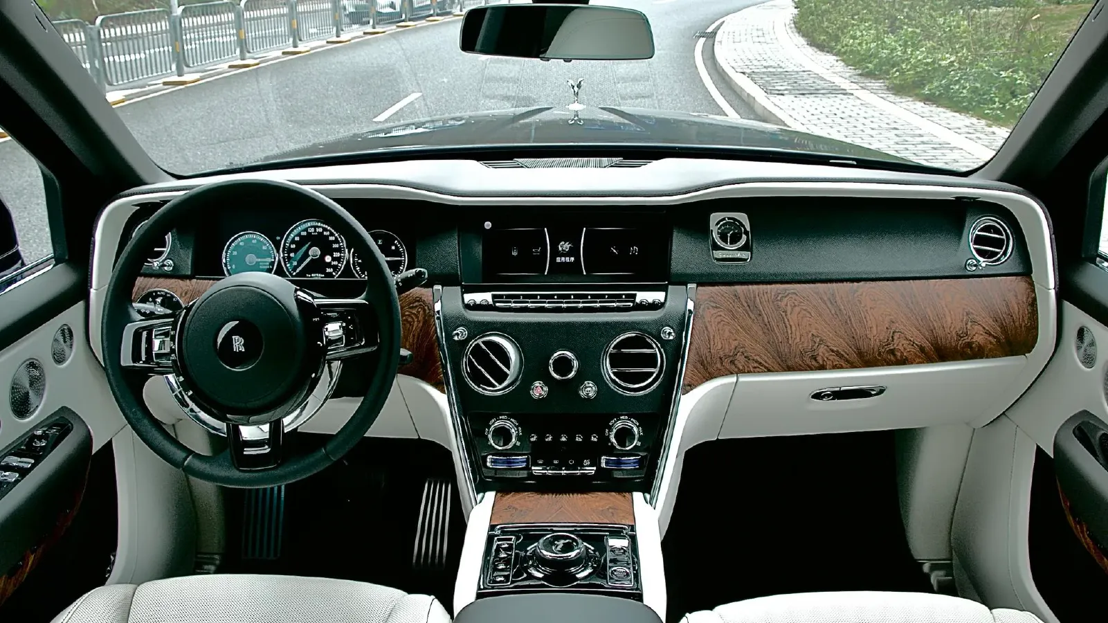2024 Rolls-Royce Cullinan 6.7T 571HP V12 8AT,autocango,china used car exporter,china ev exporter,chinese used car exporter,chinese used ev exporter