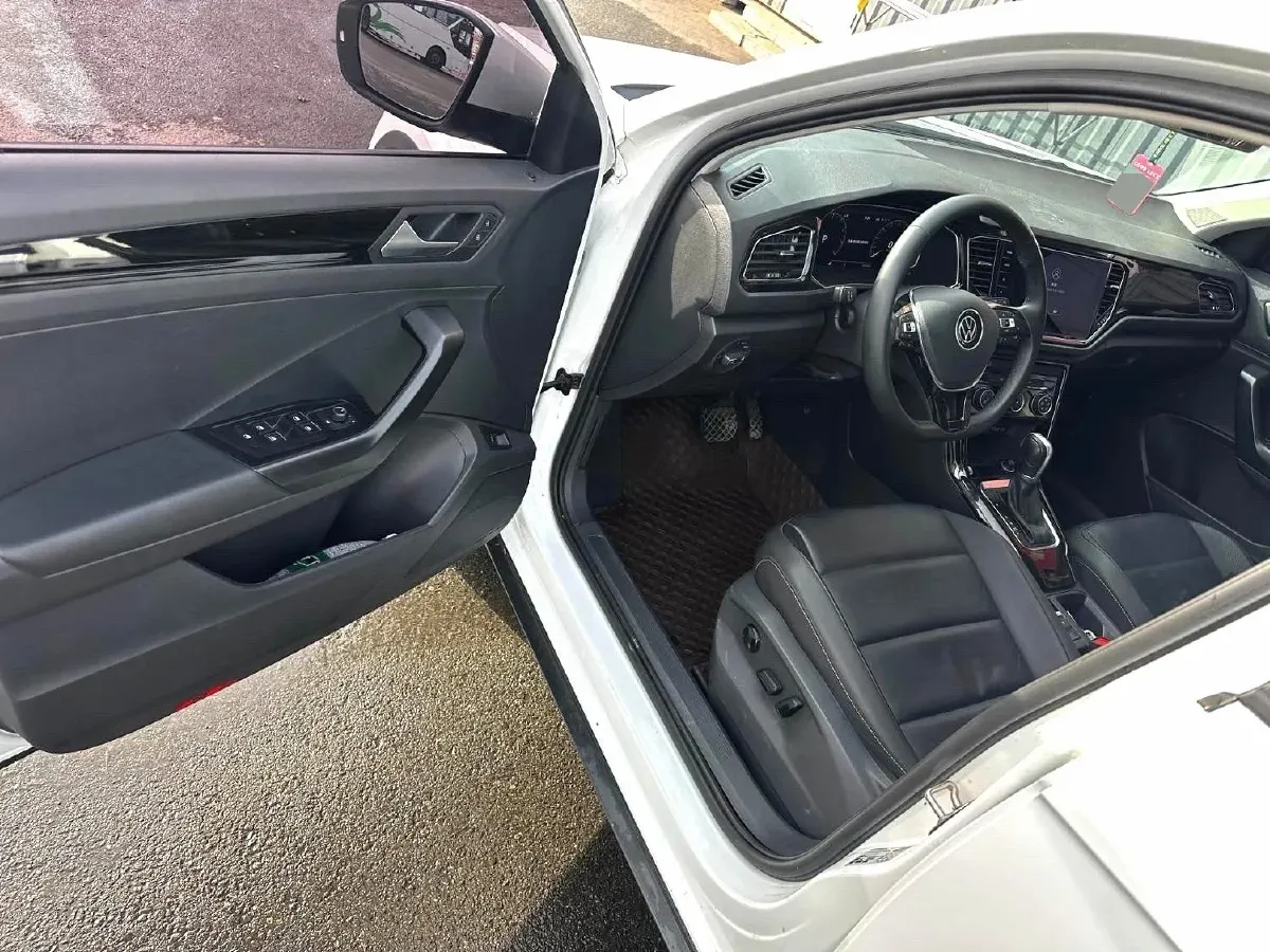 2021 Volkswagen T-Roc 1.4T 150HP L4 7DCT,autocango,china used car exporter,china ev exporter,chinese used car exporter,chinese used ev exporter