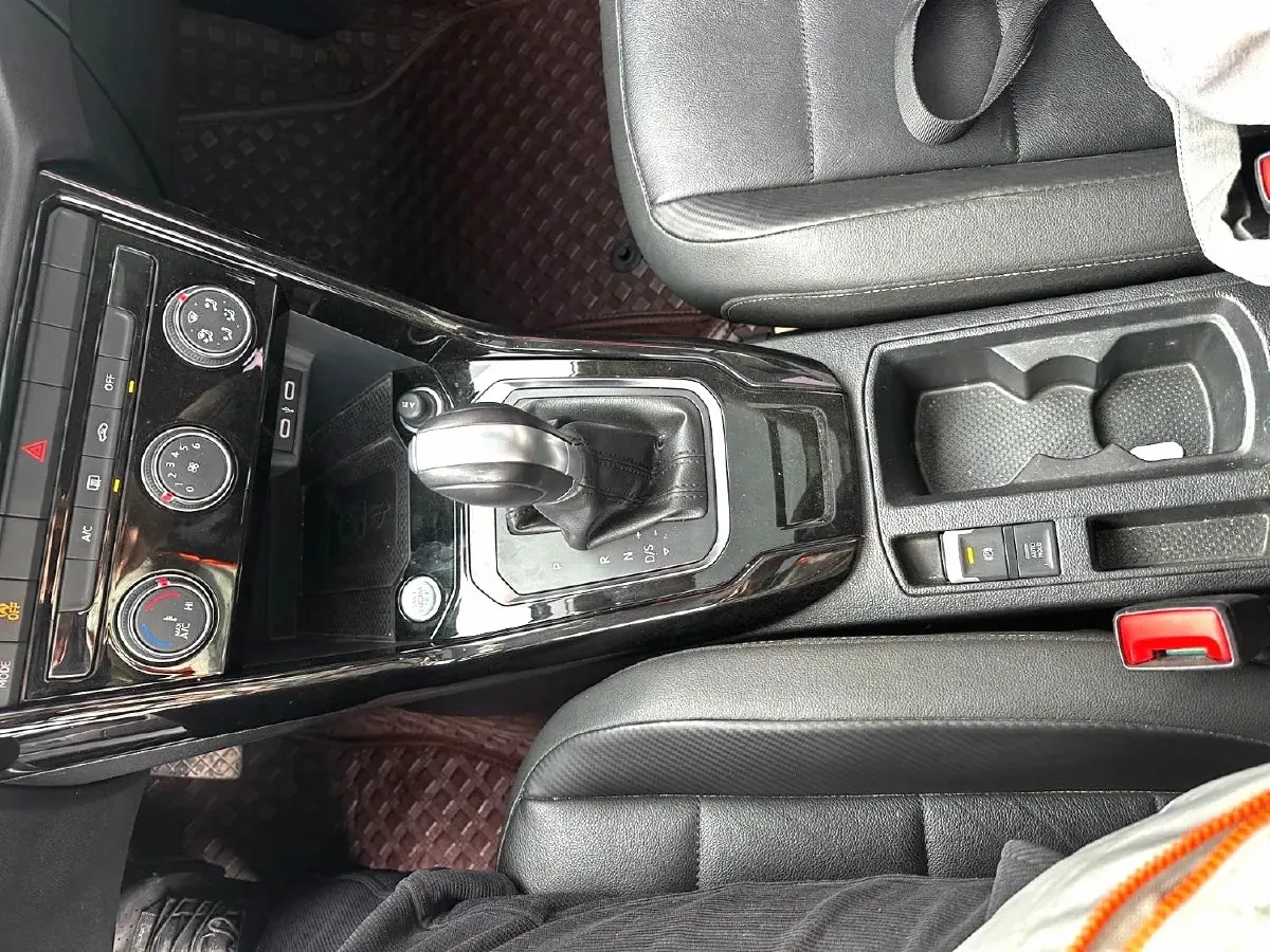 2021 Volkswagen T-Roc 1.4T 150HP L4 7DCT,autocango,china used car exporter,china ev exporter,chinese used car exporter,chinese used ev exporter