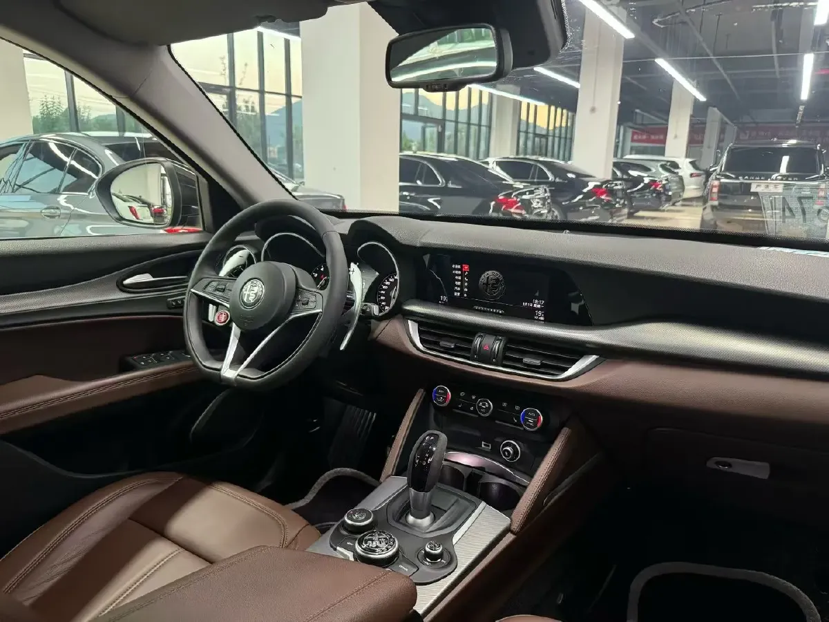 2019 Alfa Romeo Stelvio 2.0T 280HP L4 8AT,autocango,china used car exporter,china ev exporter,chinese used car exporter,chinese used ev exporter