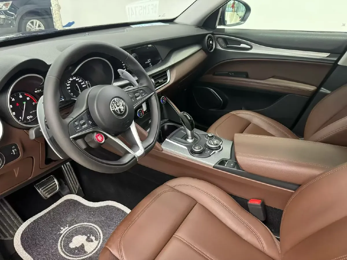 2019 Alfa Romeo Stelvio 2.0T 280HP L4 8AT,autocango,china used car exporter,china ev exporter,chinese used car exporter,chinese used ev exporter