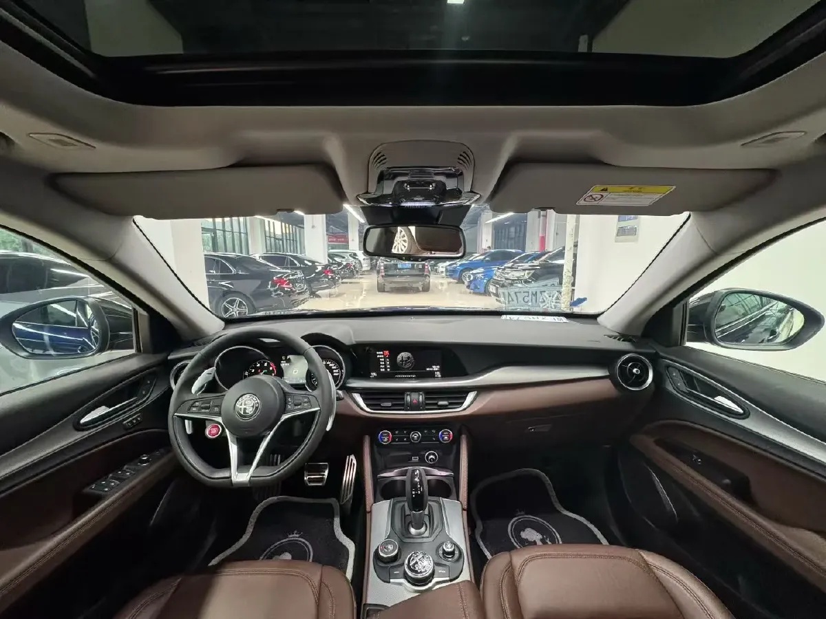 2019 Alfa Romeo Stelvio 2.0T 280HP L4 8AT,autocango,china used car exporter,china ev exporter,chinese used car exporter,chinese used ev exporter