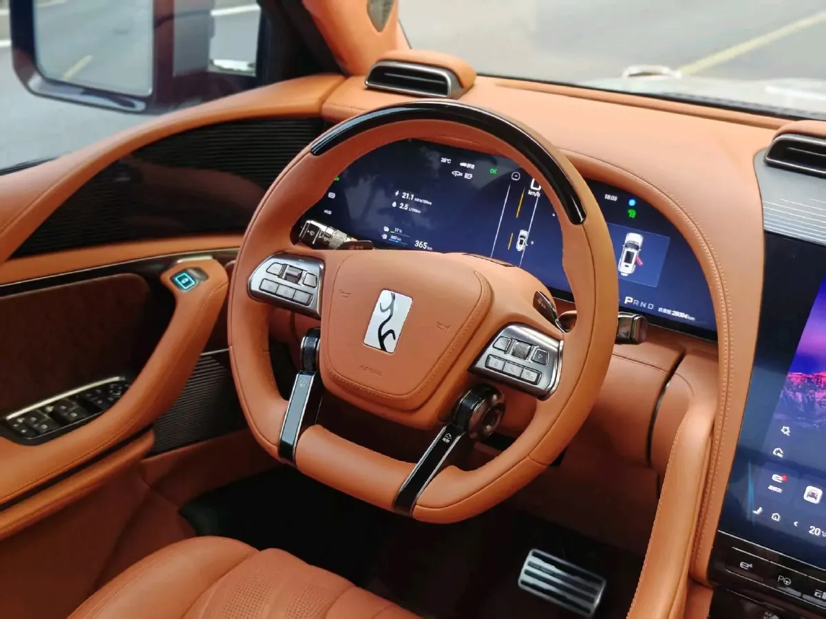 2023 YangWang U8 2.0T 272HP L4 REEV 49.05KWH,autocango,china used car exporter,china ev exporter,chinese used car exporter,chinese used ev exporter