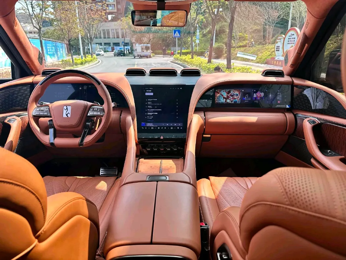 2023 YangWang U8 2.0T 272HP L4 REEV 49.05KWH,autocango,china used car exporter,china ev exporter,chinese used car exporter,chinese used ev exporter