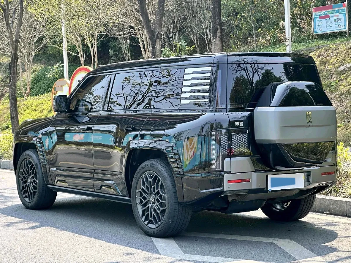 2023 YangWang U8 2.0T 272HP L4 REEV 49.05KWH,autocango,china used car exporter,china ev exporter,chinese used car exporter,chinese used ev exporter