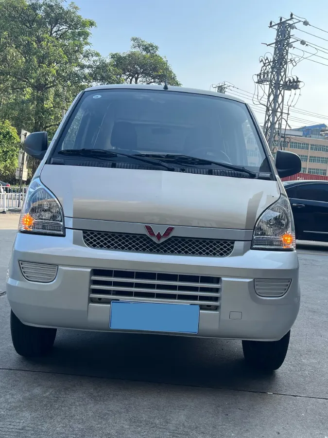 2021 WuLing RongGuang 1.5L 99HP L4 5MT,autocango,china used car exporter,china ev exporter,chinese used car exporter,chinese used ev exporter