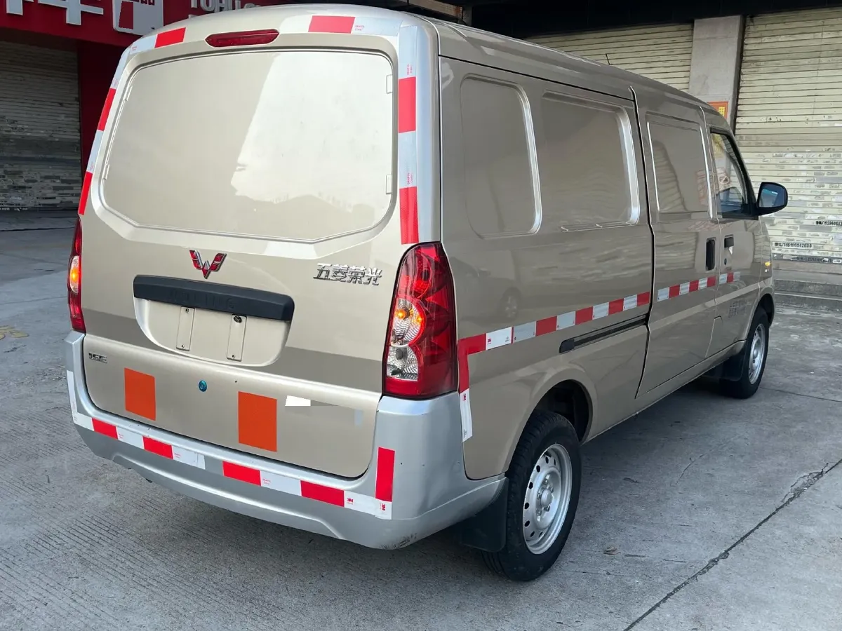 2021 WuLing RongGuang 1.5L 99HP L4 5MT,autocango,china used car exporter,china ev exporter,chinese used car exporter,chinese used ev exporter