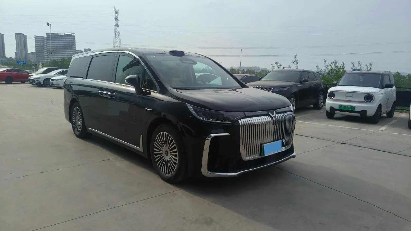 2025 Voyah Dream 1.5T 150HP L4 PHEV 41.7KWH,autocango,china used car exporter,china ev exporter,chinese used car exporter,chinese used ev exporter