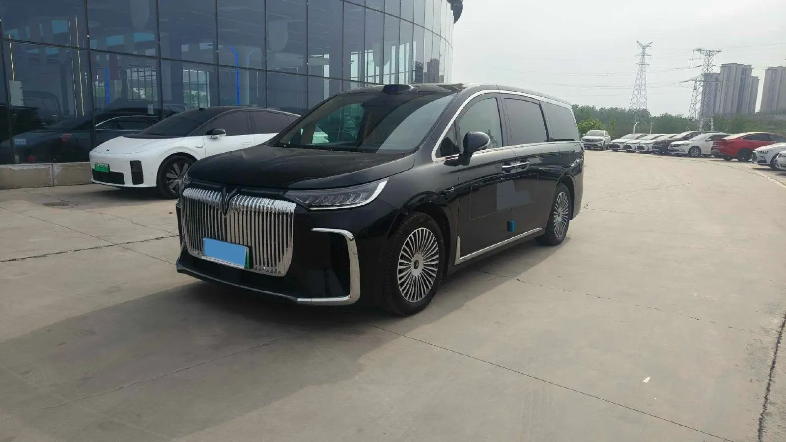 2025 Voyah Dream 1.5T 150HP L4 PHEV 41.7KWH,autocango,china used car exporter,china ev exporter,chinese used car exporter,chinese used ev exporter