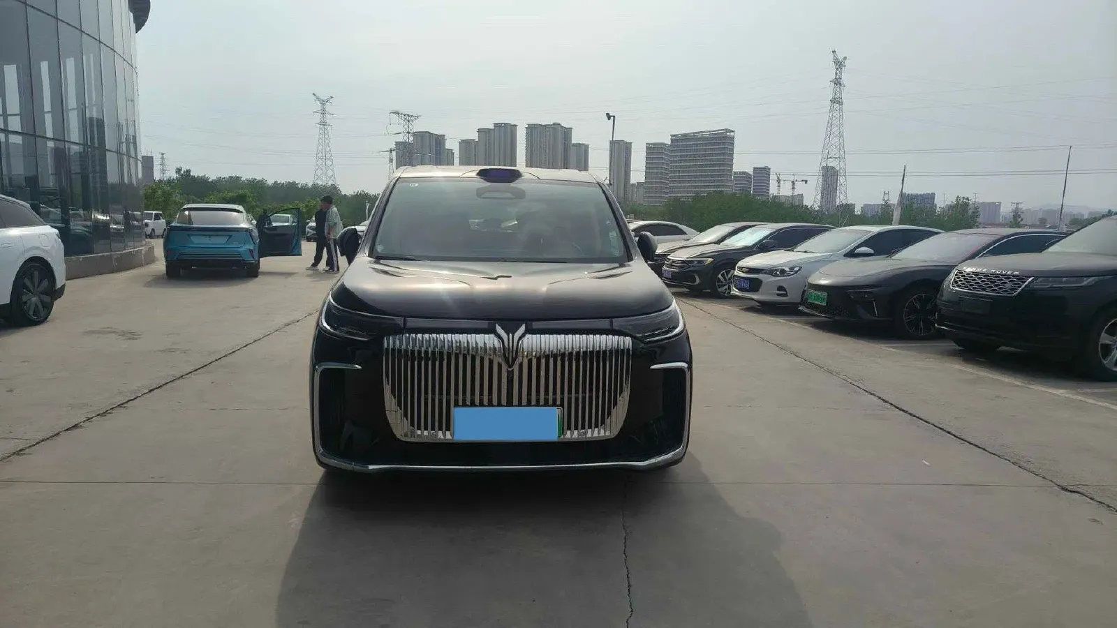 2025 Voyah Dream 1.5T 150HP L4 PHEV 41.7KWH,autocango,china used car exporter,china ev exporter,chinese used car exporter,chinese used ev exporter