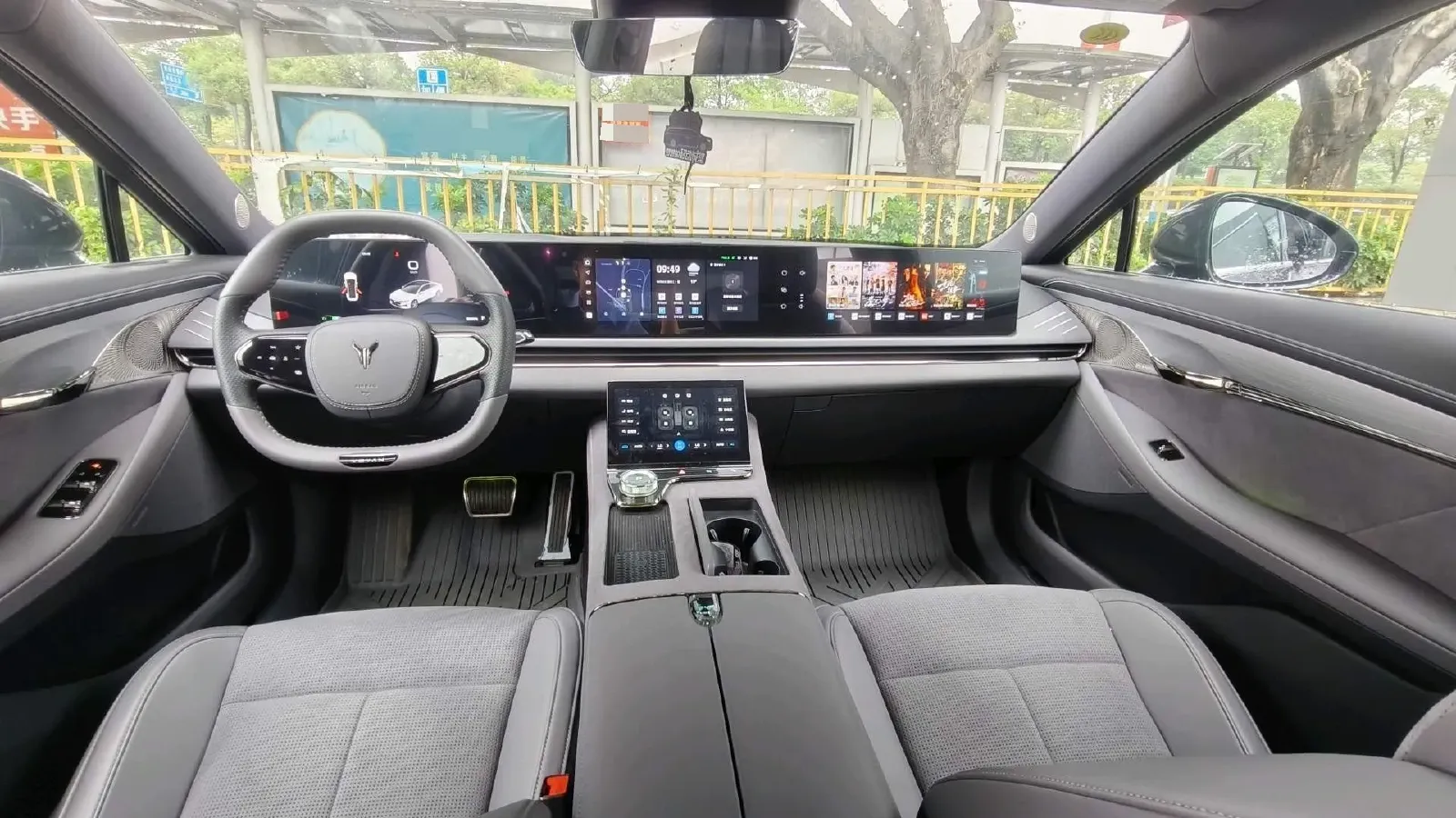 2024 Voyah ZhuiGuang 1.5T 136HP L4 PHEV 43KWH,autocango,china used car exporter,china ev exporter,chinese used car exporter,chinese used ev exporter