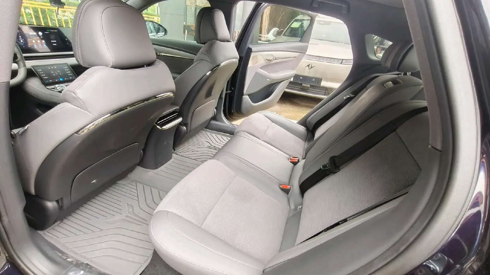 2024 Voyah ZhuiGuang 1.5T 136HP L4 PHEV 43KWH,autocango,china used car exporter,china ev exporter,chinese used car exporter,chinese used ev exporter