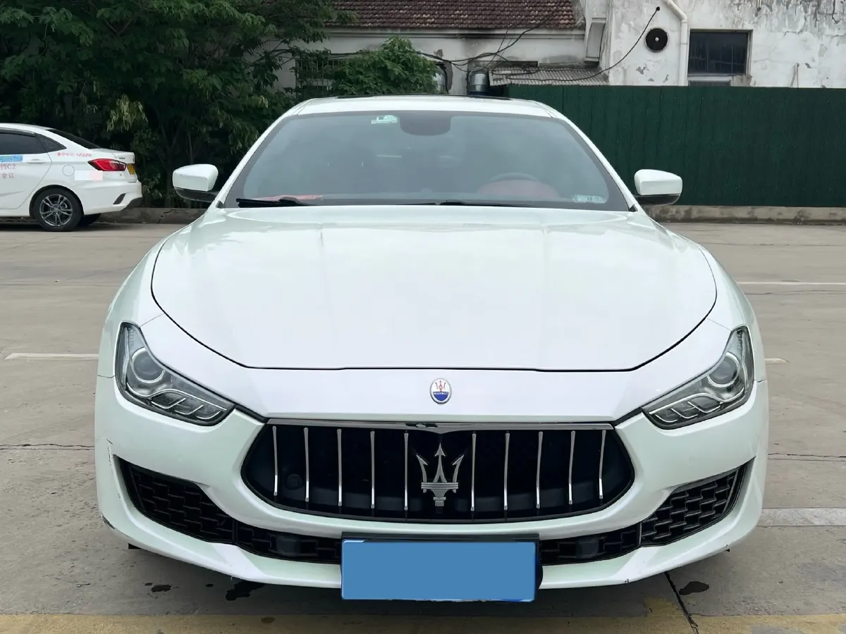 2021 Maserati Ghibli 2.0T 330HP L4 8AT,autocango,china used car exporter,china ev exporter,chinese used car exporter,chinese used ev exporter