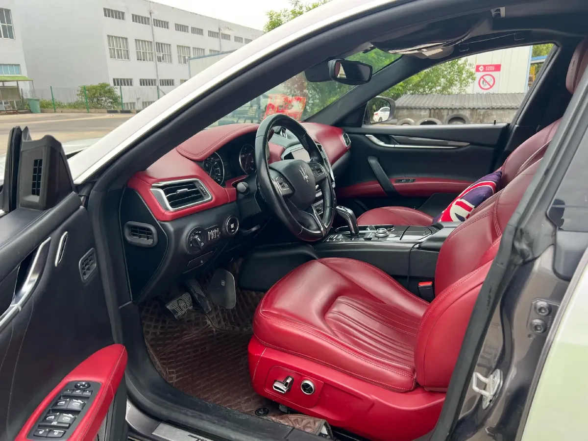 2021 Maserati Ghibli 2.0T 330HP L4 8AT,autocango,china used car exporter,china ev exporter,chinese used car exporter,chinese used ev exporter