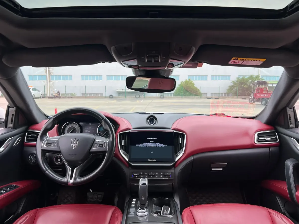 2021 Maserati Ghibli 2.0T 330HP L4 8AT,autocango,china used car exporter,china ev exporter,chinese used car exporter,chinese used ev exporter
