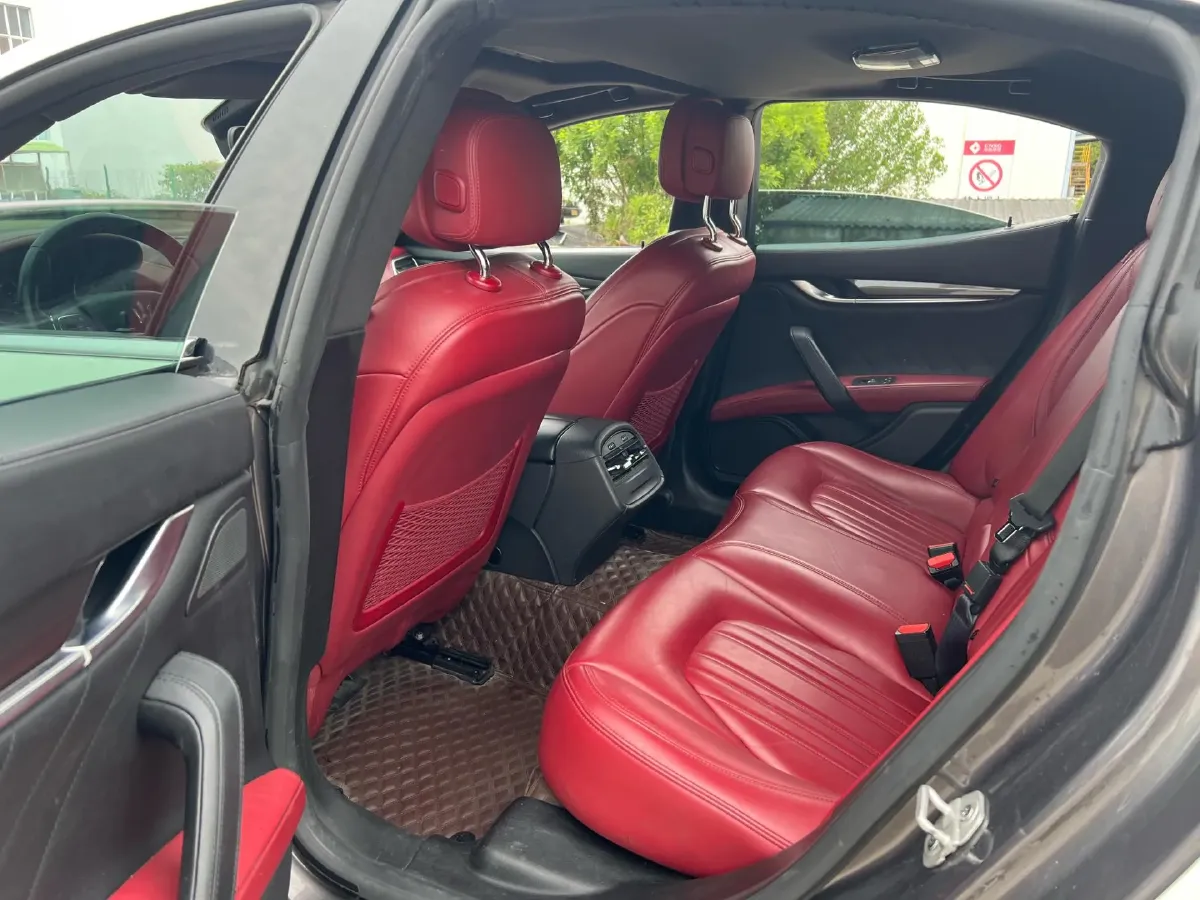 2021 Maserati Ghibli 2.0T 330HP L4 8AT,autocango,china used car exporter,china ev exporter,chinese used car exporter,chinese used ev exporter