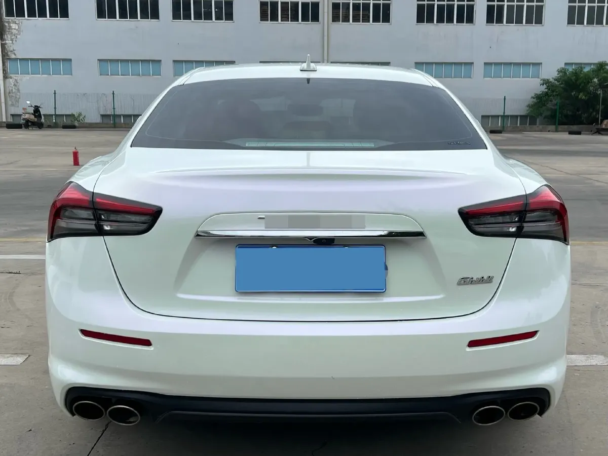 2021 Maserati Ghibli 2.0T 330HP L4 8AT,autocango,china used car exporter,china ev exporter,chinese used car exporter,chinese used ev exporter