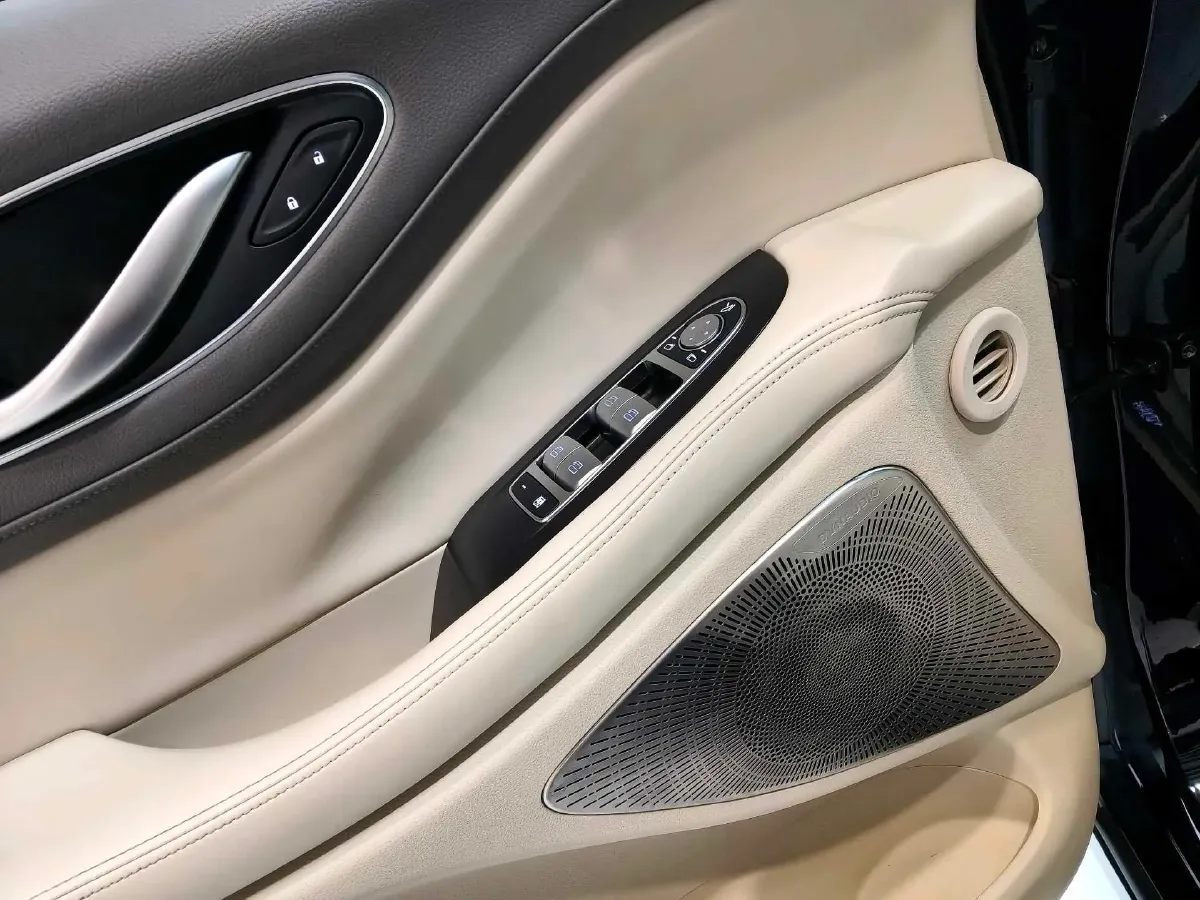 2022 Voyah Dream 1.5T 136HP L4 PHEV 25.57KWH,autocango,china used car exporter,china ev exporter,chinese used car exporter,chinese used ev exporter