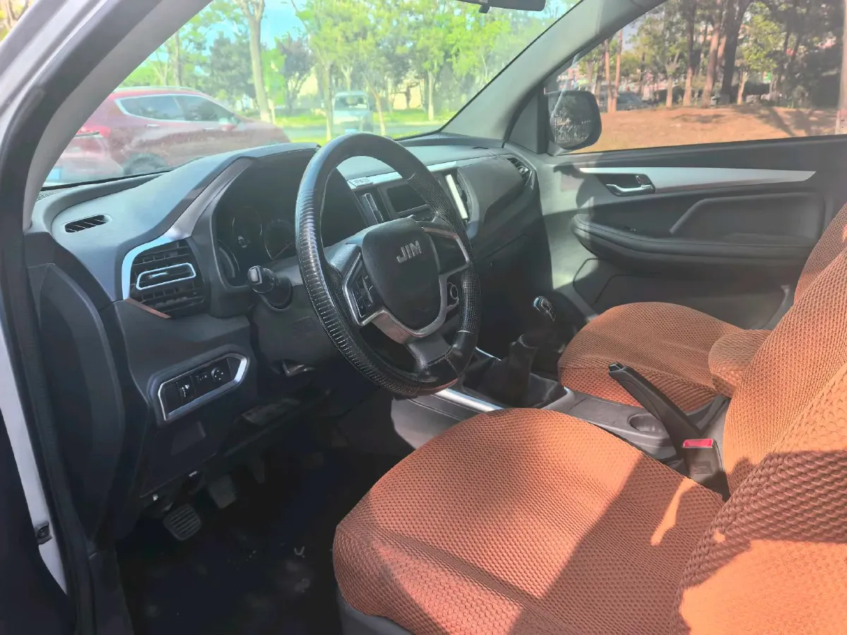 2020 Isuzu Jim 2.8T 120HP L4 5MT,autocango,china used car exporter,china ev exporter,chinese used car exporter,chinese used ev exporter