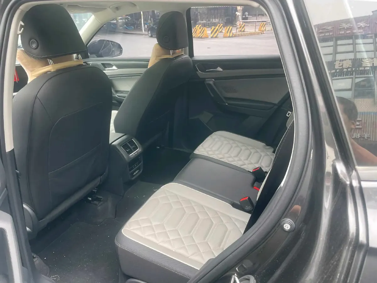 2021 Audi Q5L Sportback 2.0T 252HP L4 7DCT,autocango,china used car exporter,china ev exporter,chinese used car exporter,chinese used ev exporter