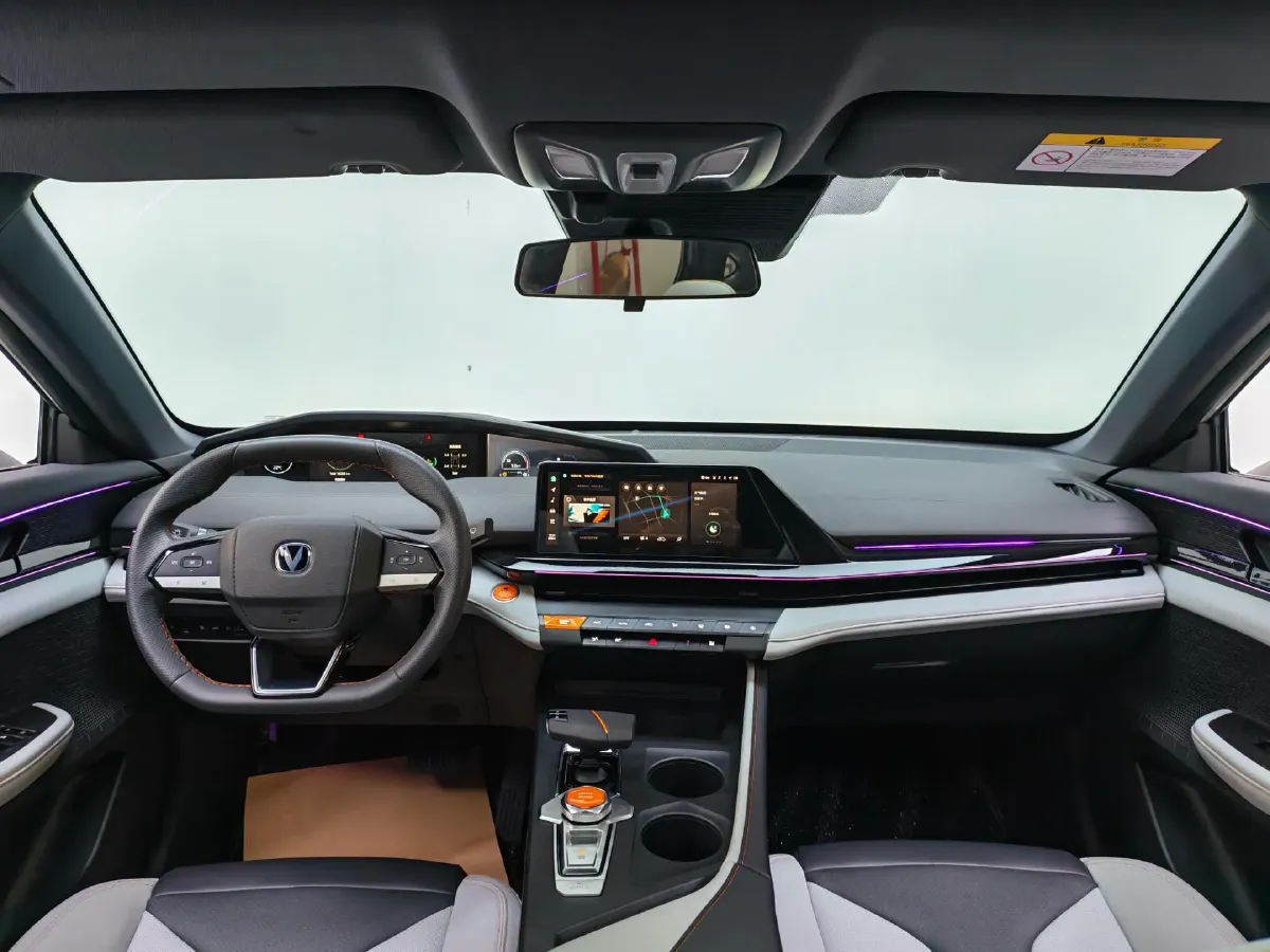 2024 ChangAn UNI-V iDD 1.5L 110HP L4 E-CVT PHEV 18.99KWH,autocango,china used car exporter,china ev exporter,chinese used car exporter,chinese used ev exporter