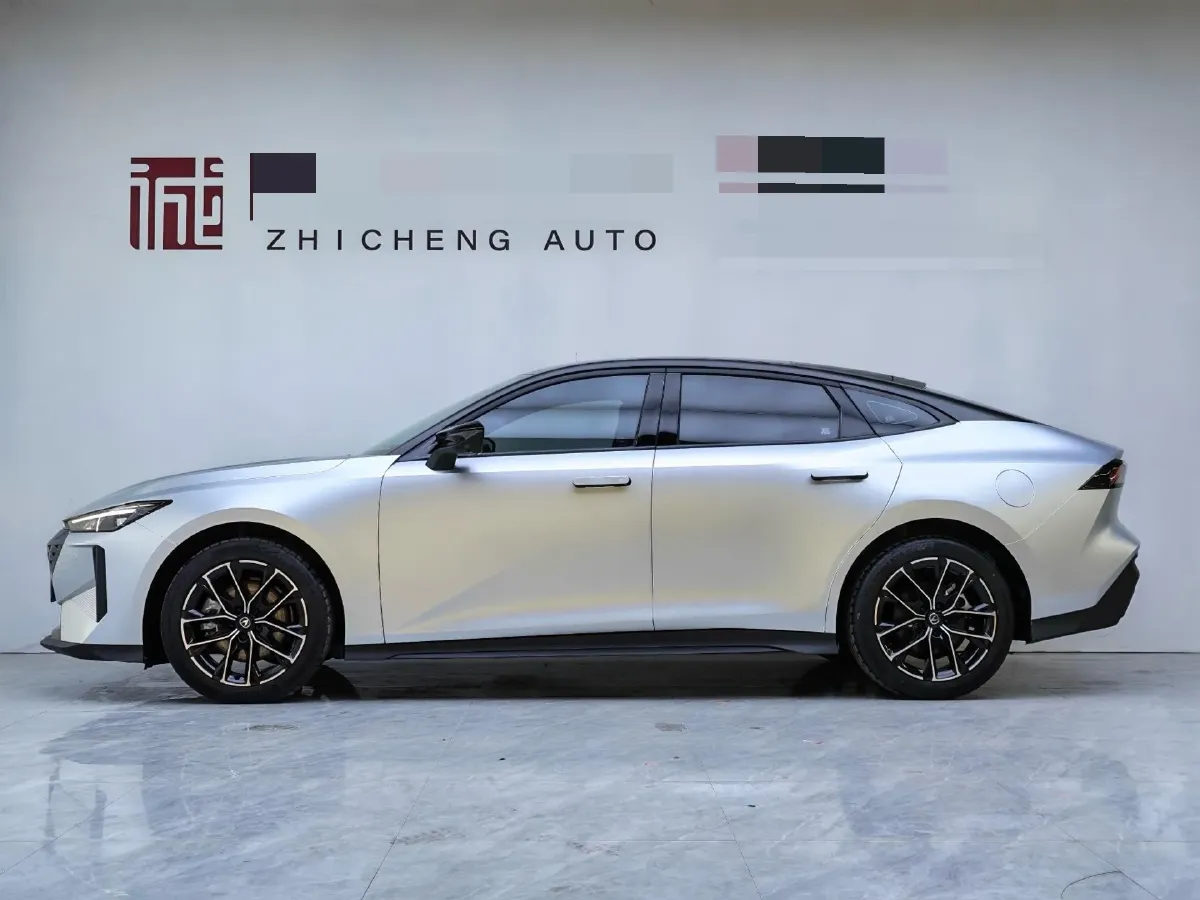 2024 ChangAn UNI-V iDD 1.5L 110HP L4 E-CVT PHEV 18.99KWH,autocango,china used car exporter,china ev exporter,chinese used car exporter,chinese used ev exporter