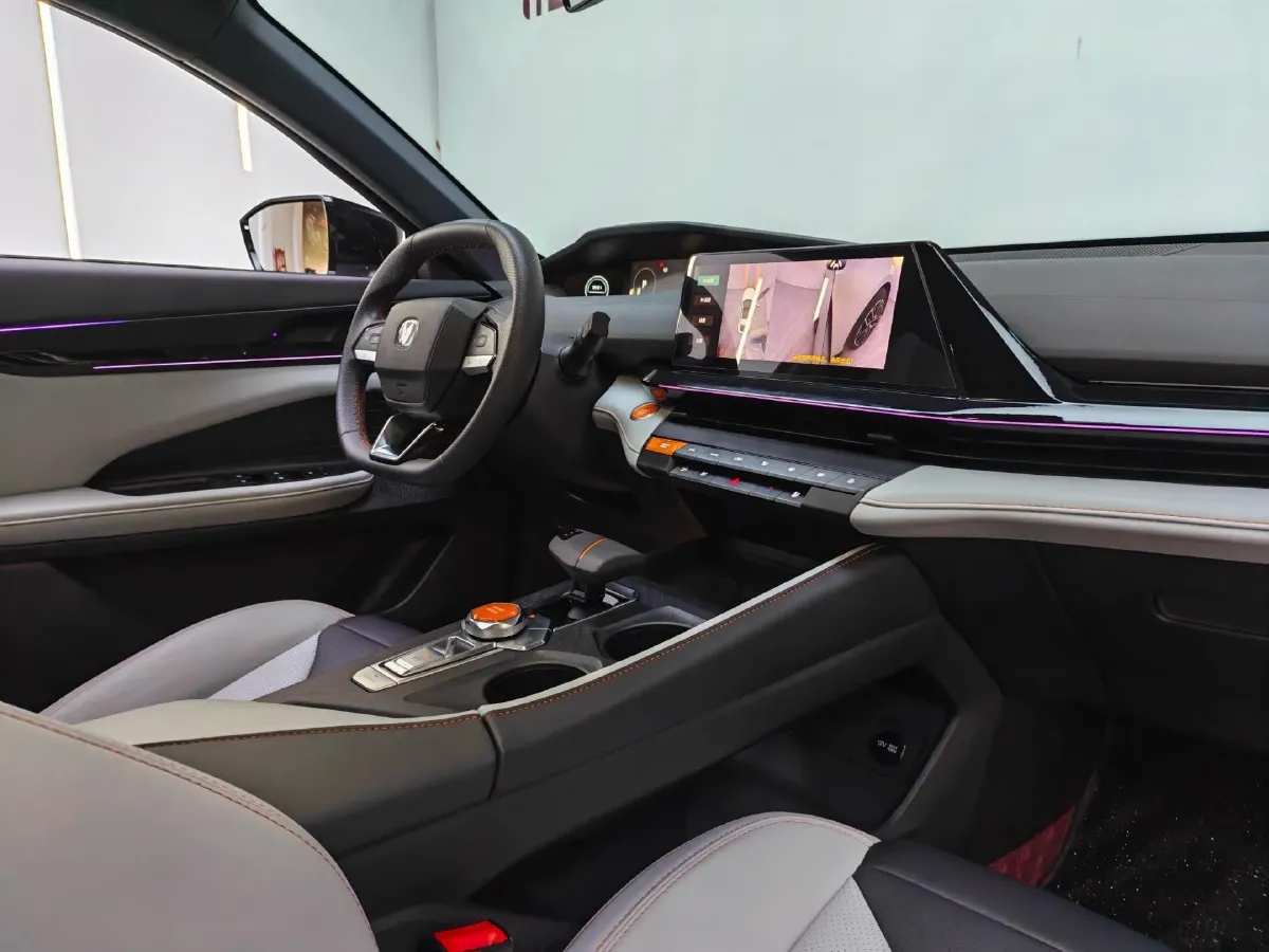 2024 ChangAn UNI-V iDD 1.5L 110HP L4 E-CVT PHEV 18.99KWH,autocango,china used car exporter,china ev exporter,chinese used car exporter,chinese used ev exporter