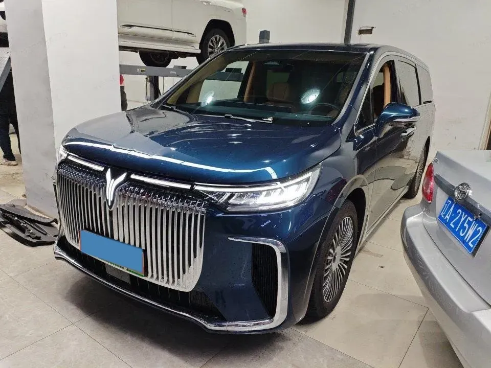 2025 Voyah Dream 1.5T 150HP L4 PHEV 41.7KWH,autocango,china used car exporter,china ev exporter,chinese used car exporter,chinese used ev exporter