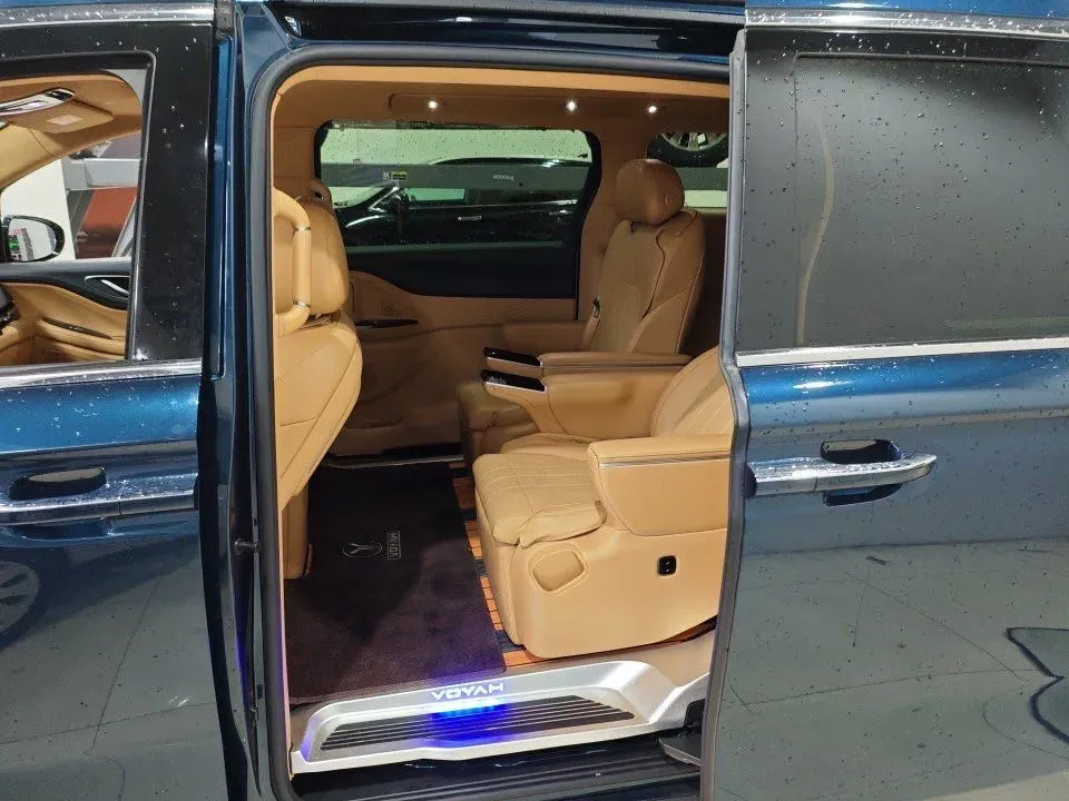 2025 Voyah Dream 1.5T 150HP L4 PHEV 41.7KWH,autocango,china used car exporter,china ev exporter,chinese used car exporter,chinese used ev exporter