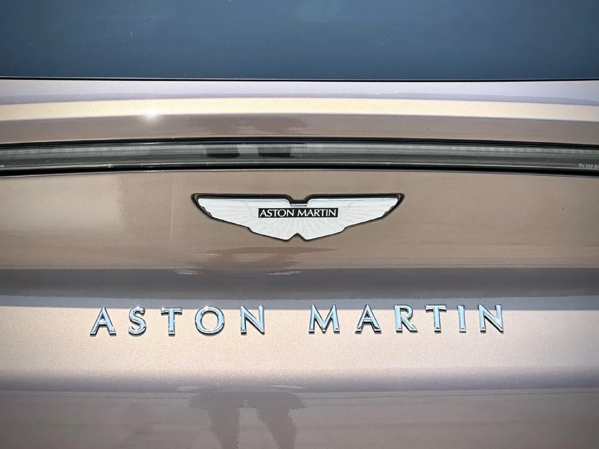 2020 Aston Martin DBX 4.0T 550HP V8 9AT,autocango,china used car exporter,china ev exporter,chinese used car exporter,chinese used ev exporter