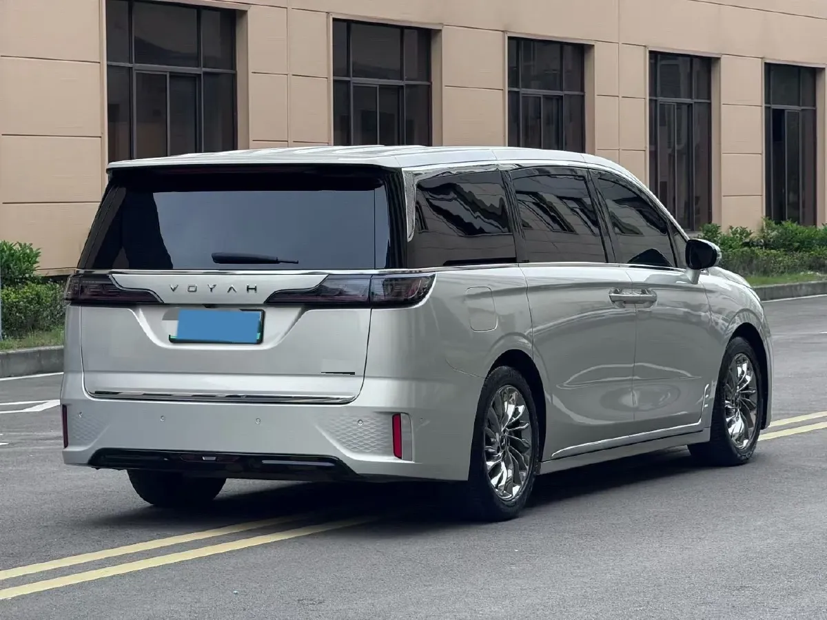 2024 Voyah Dream 1.5T 150HP L4 PHEV 43KWH,autocango,china used car exporter,china ev exporter,chinese used car exporter,chinese used ev exporter