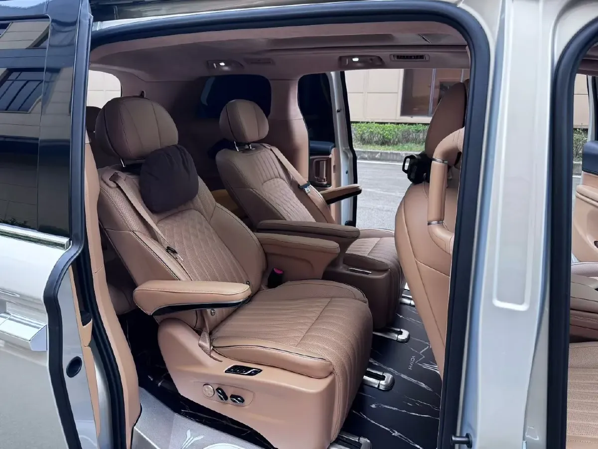 2024 Voyah Dream 1.5T 150HP L4 PHEV 43KWH,autocango,china used car exporter,china ev exporter,chinese used car exporter,chinese used ev exporter
