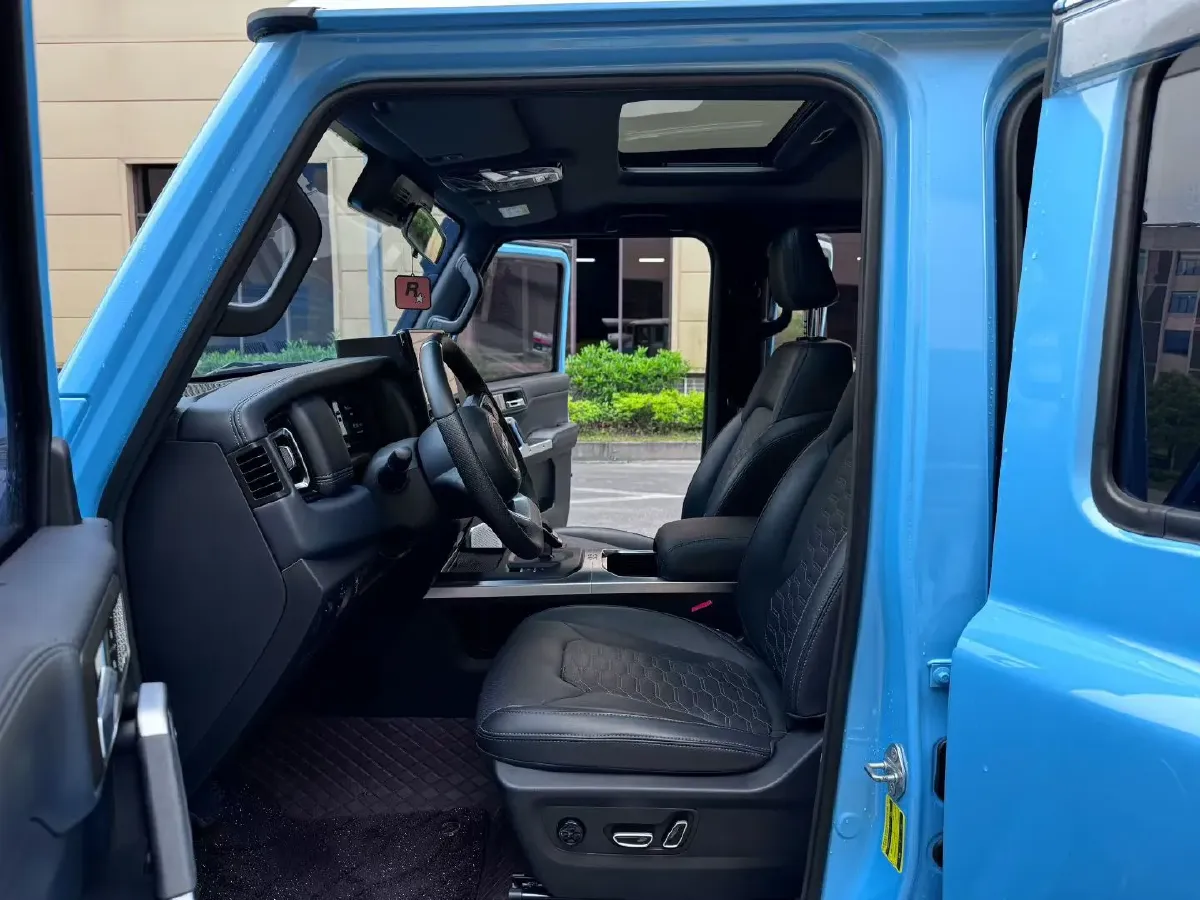 2025 212 212 T01 2.0T 252HP L4 8AT,autocango,china used car exporter,china ev exporter,chinese used car exporter,chinese used ev exporter
