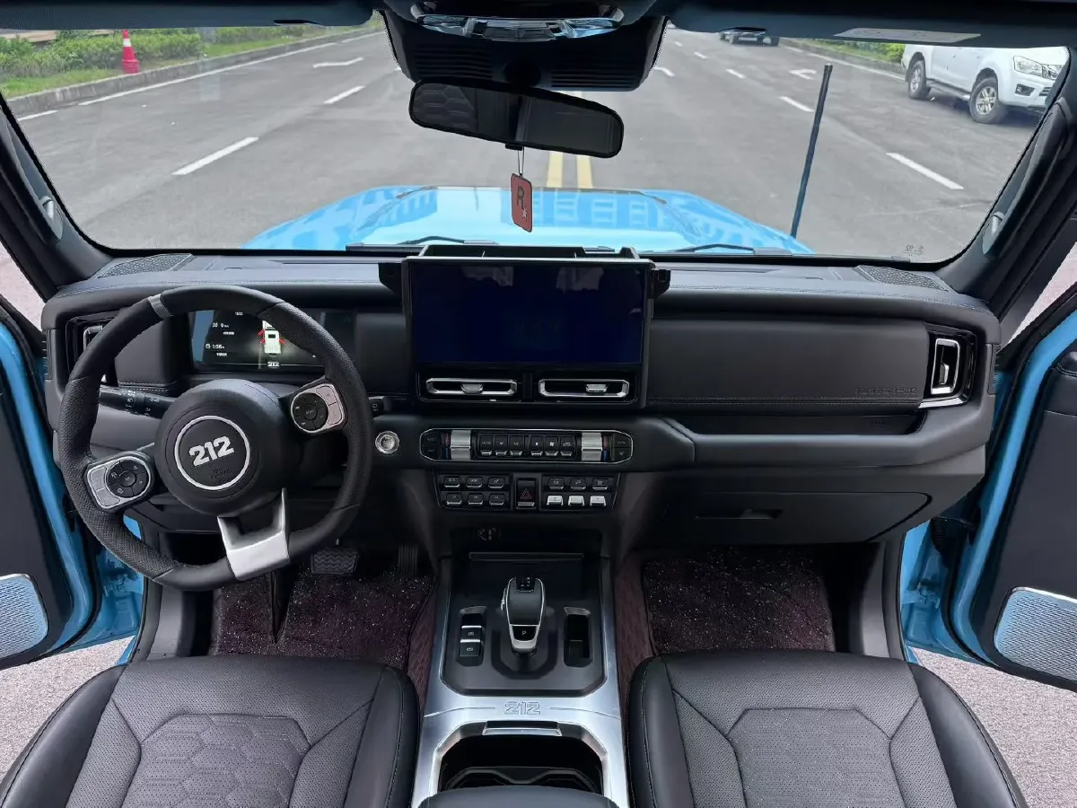 2025 212 212 T01 2.0T 252HP L4 8AT,autocango,china used car exporter,china ev exporter,chinese used car exporter,chinese used ev exporter