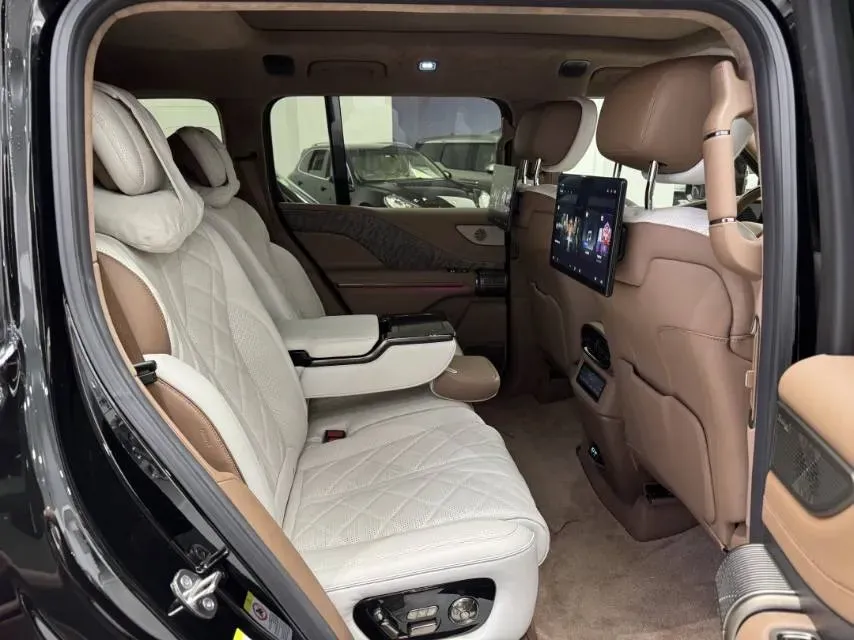 2023 YangWang U8 2.0T 272HP L4 REEV 49.05KWH,autocango,china used car exporter,china ev exporter,chinese used car exporter,chinese used ev exporter