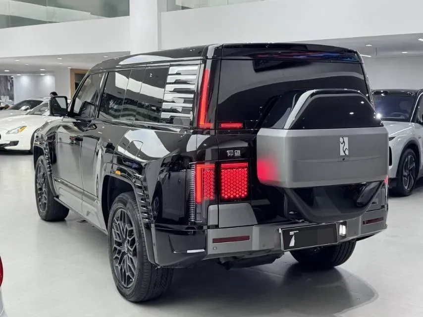 2023 YangWang U8 2.0T 272HP L4 REEV 49.05KWH,autocango,china used car exporter,china ev exporter,chinese used car exporter,chinese used ev exporter