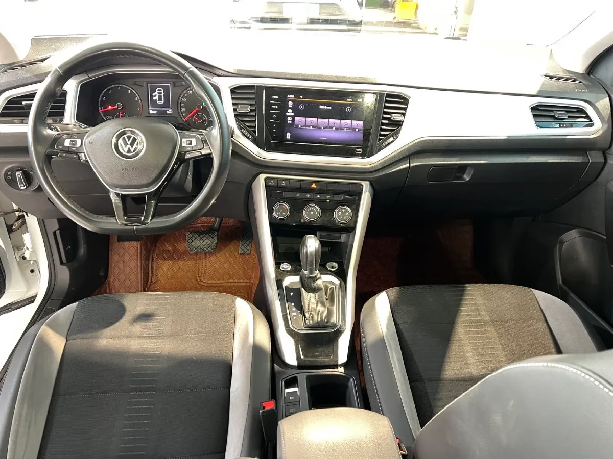 2022 Volkswagen T-Roc 1.4T 150HP L4 7DCT,autocango,china used car exporter,china ev exporter,chinese used car exporter,chinese used ev exporter