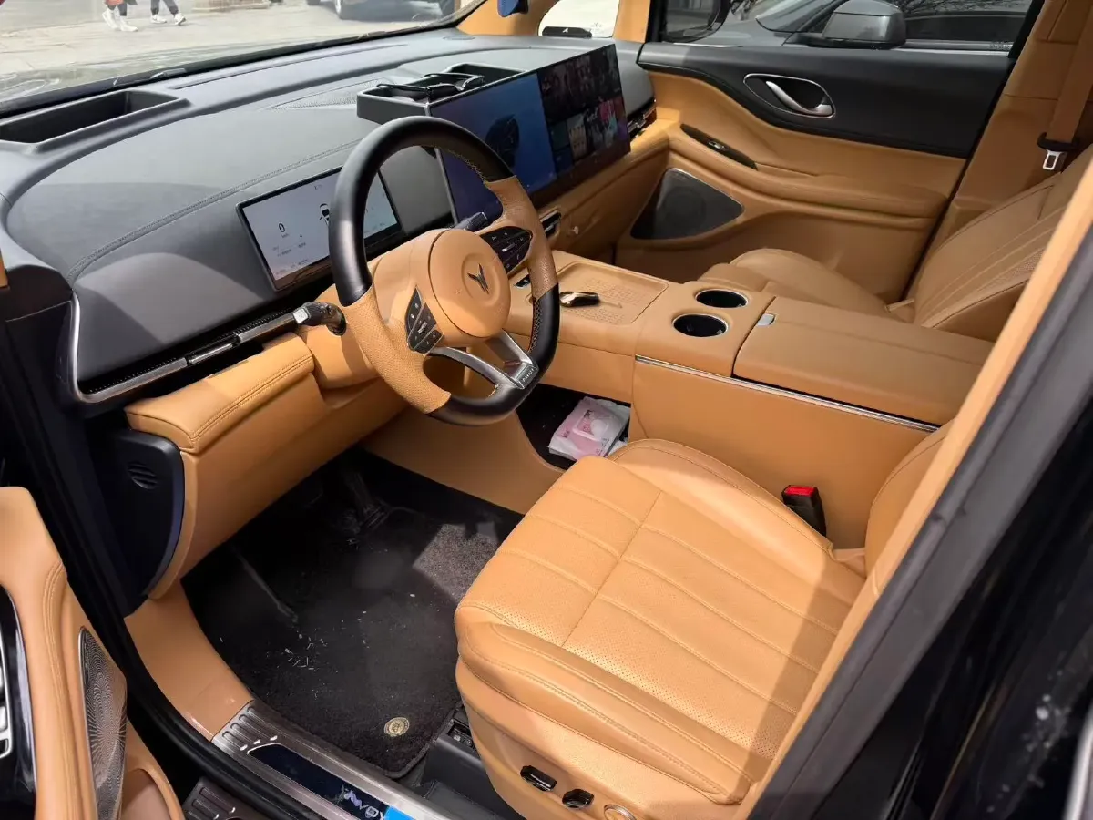 2025 Voyah Dream 1.5T 150HP L4 PHEV 41.7KWH,autocango,china used car exporter,china ev exporter,chinese used car exporter,chinese used ev exporter