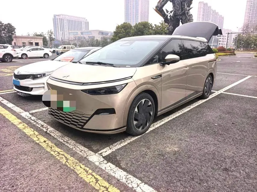 2024 Xpeng X9 BEV 101.5KWH,autocango,china used car exporter,china ev exporter,chinese used car exporter,chinese used ev exporter