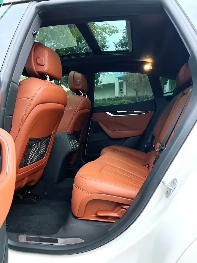2022 Maserati Levante 2.0T 330HP L4 8AT,autocango,china used car exporter,china ev exporter,chinese used car exporter,chinese used ev exporter
