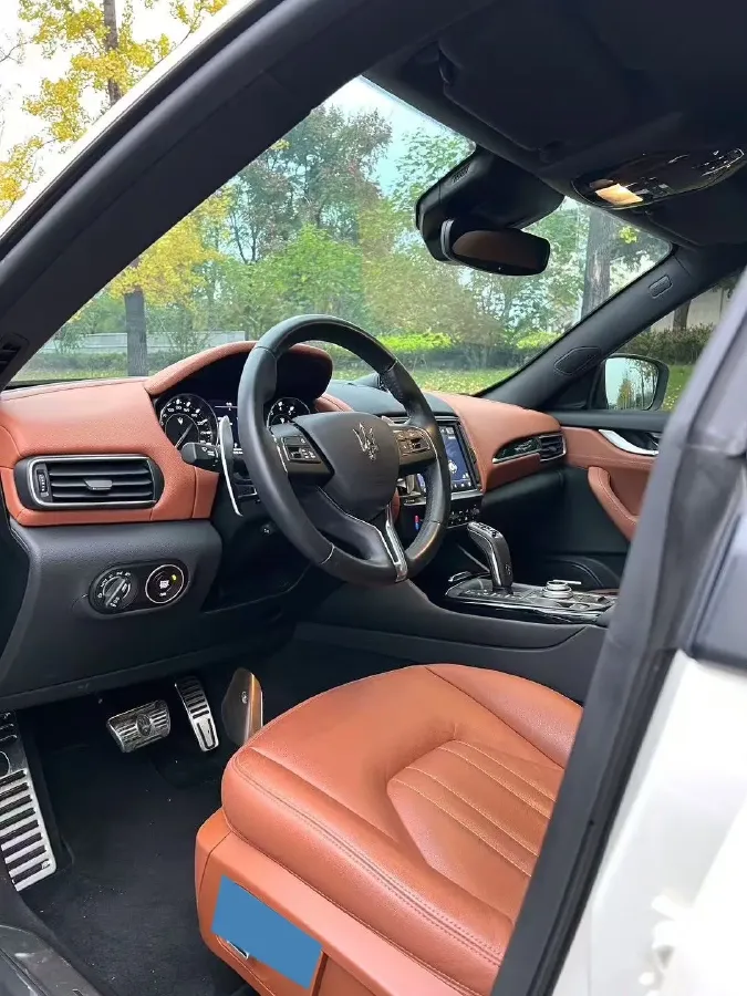 2022 Maserati Levante 2.0T 330HP L4 8AT,autocango,china used car exporter,china ev exporter,chinese used car exporter,chinese used ev exporter