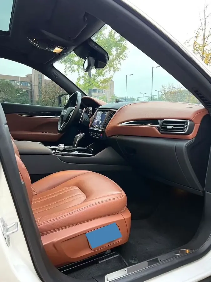 2022 Maserati Levante 2.0T 330HP L4 8AT,autocango,china used car exporter,china ev exporter,chinese used car exporter,chinese used ev exporter