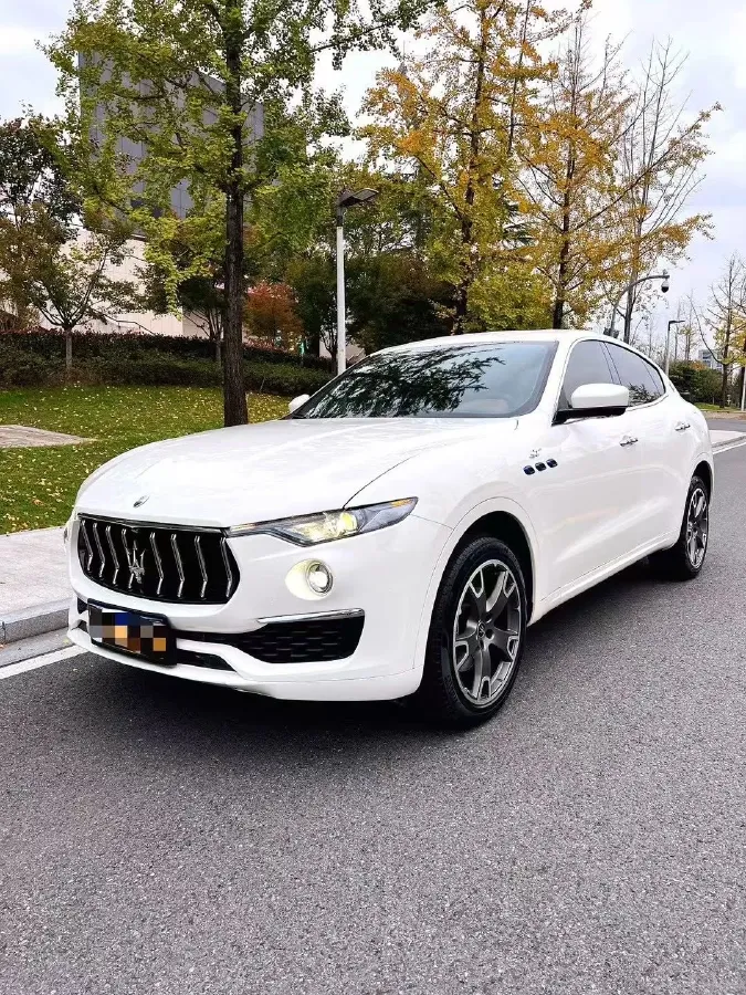 2022 Maserati Levante 2.0T 330HP L4 8AT,autocango,china used car exporter,china ev exporter,chinese used car exporter,chinese used ev exporter