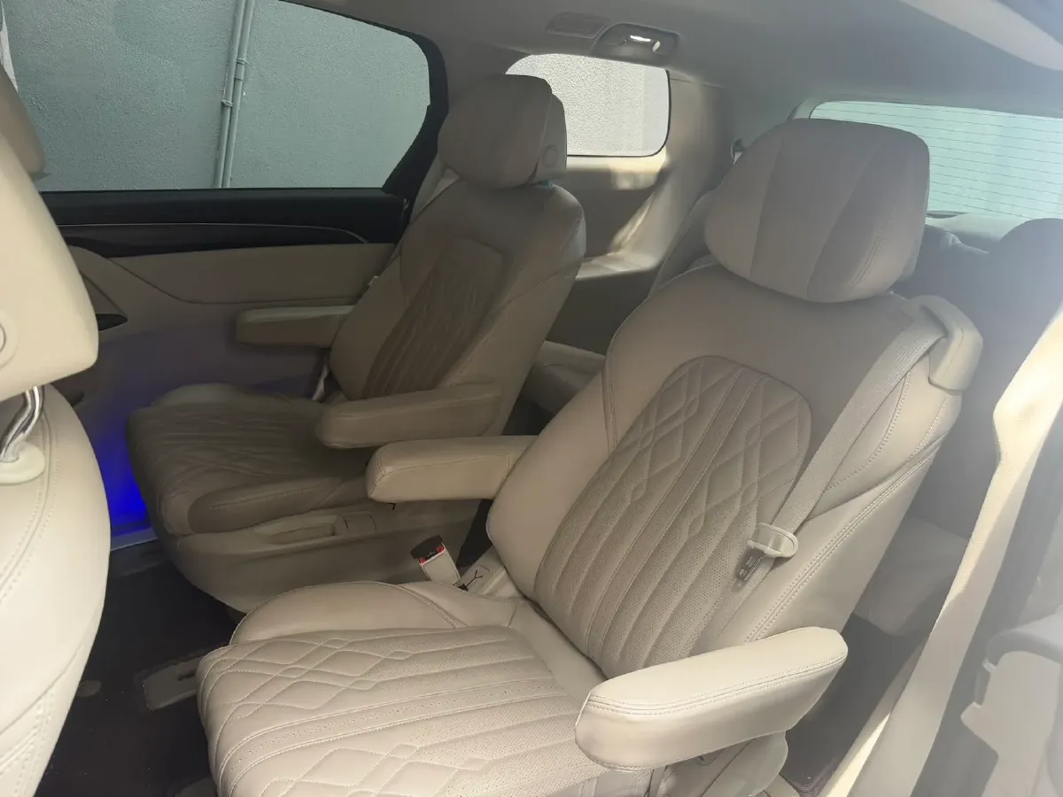 2023 Buick GL8 2.0T 237HP L4 9AT,autocango,china used car exporter,china ev exporter,chinese used car exporter,chinese used ev exporter
