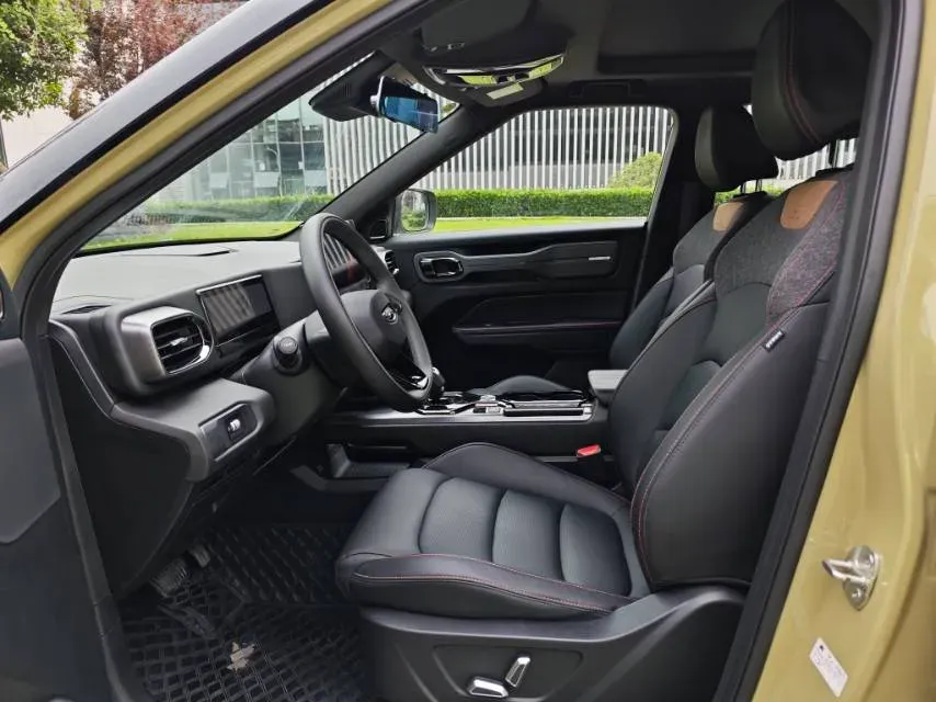 2025 Geely Cowboy 1.5T 181HP L4 7DCT,autocango,china used car exporter,china ev exporter,chinese used car exporter,chinese used ev exporter