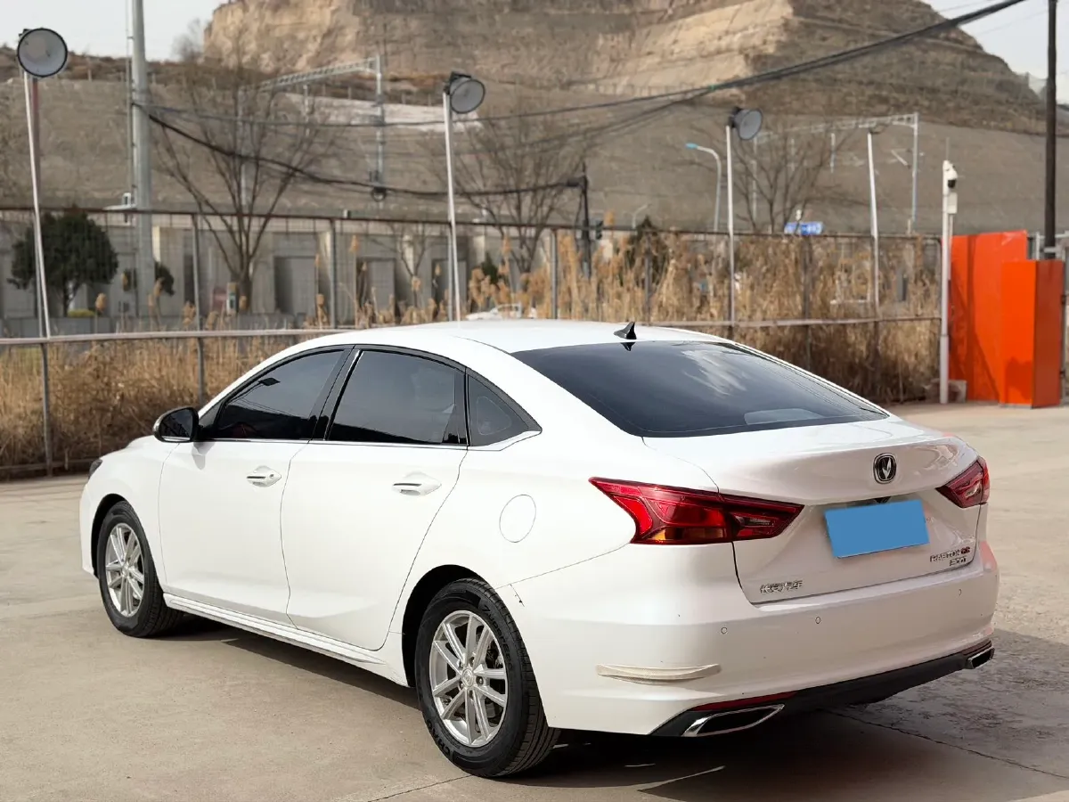 2022 ChangAn Raeton CC 1.5T 188HP L4 7DCT,autocango,china used car exporter,china ev exporter,chinese used car exporter,chinese used ev exporter