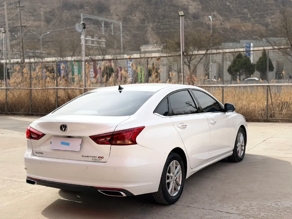 2022 ChangAn Raeton CC 1.5T 188HP L4 7DCT,autocango,china used car exporter,china ev exporter,chinese used car exporter,chinese used ev exporter